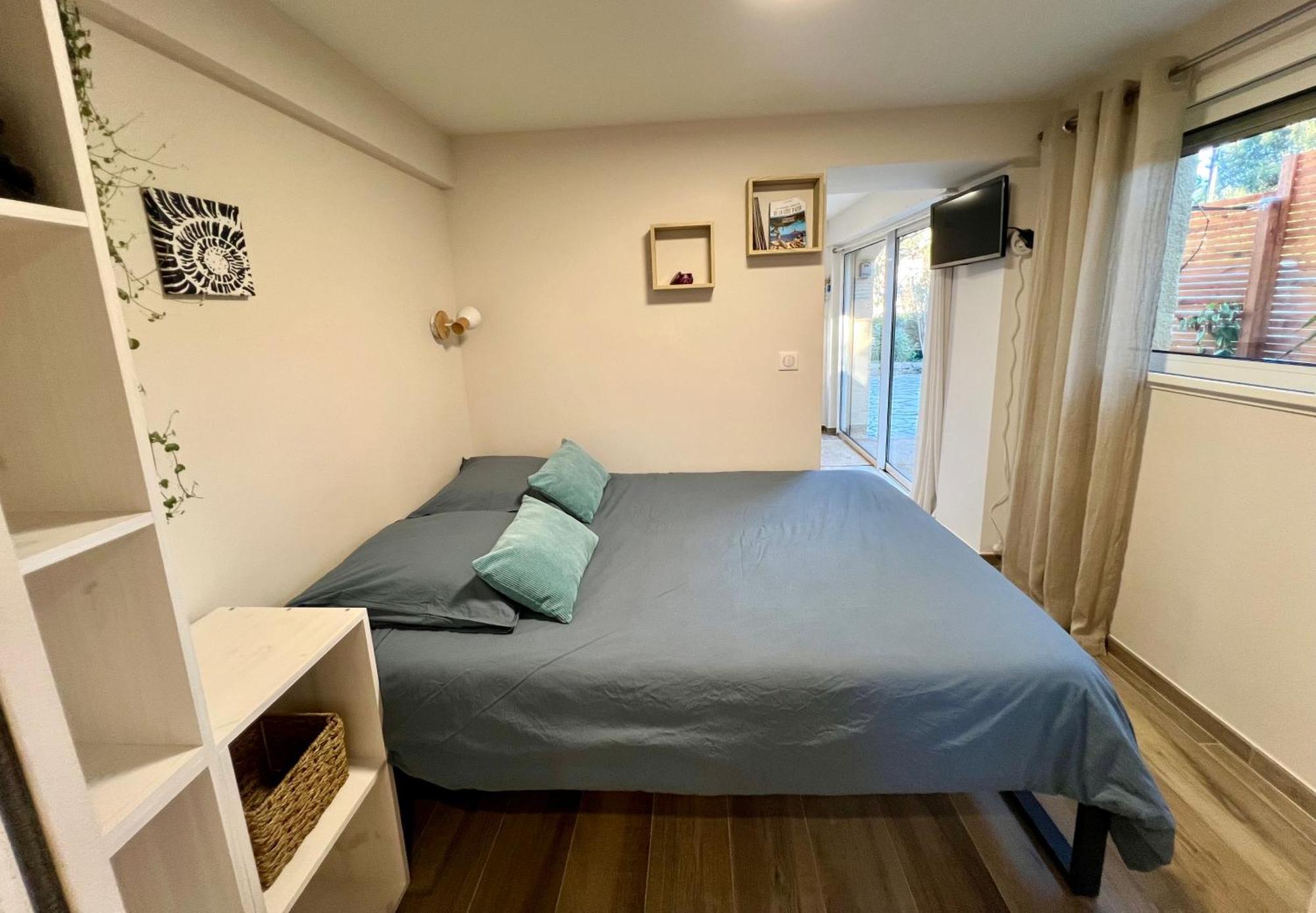 Studio With Private Car Park And Air Con วัลบอนน์ ภายนอก รูปภาพ
