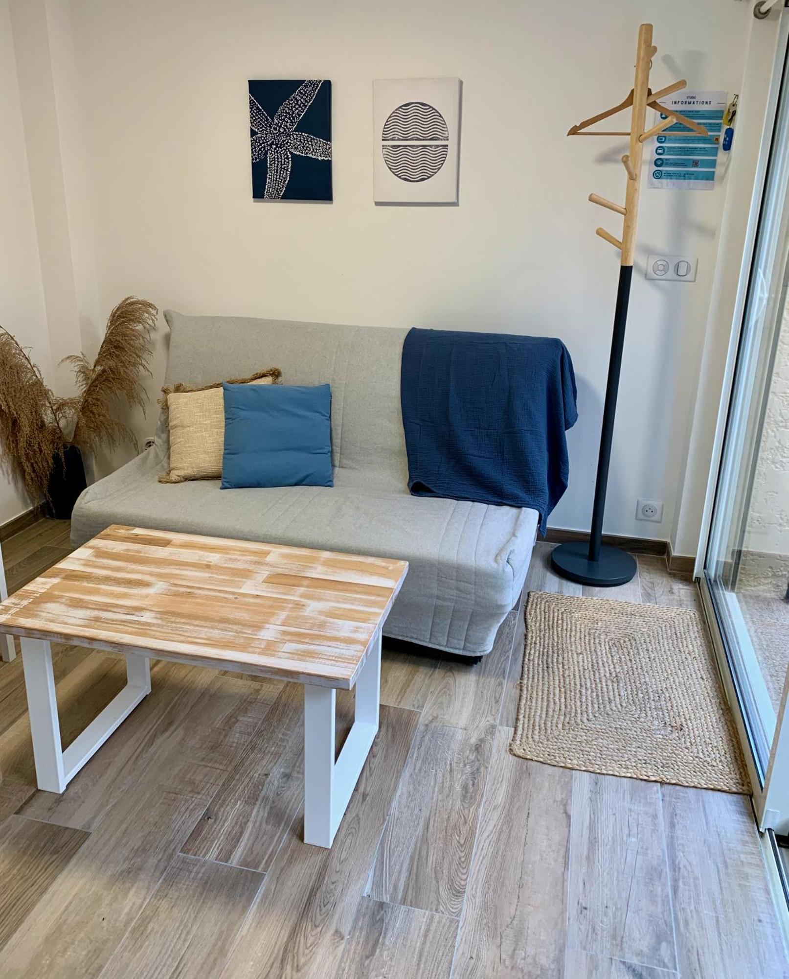 Studio With Private Car Park And Air Con วัลบอนน์ ภายนอก รูปภาพ